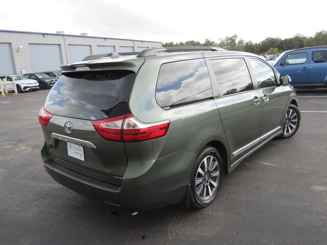 2018 Toyota Sienna XLE Auto Access Seat