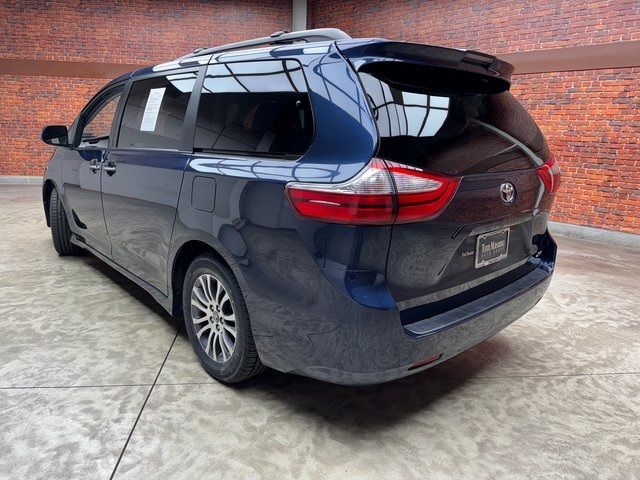 2018 Toyota Sienna XLE