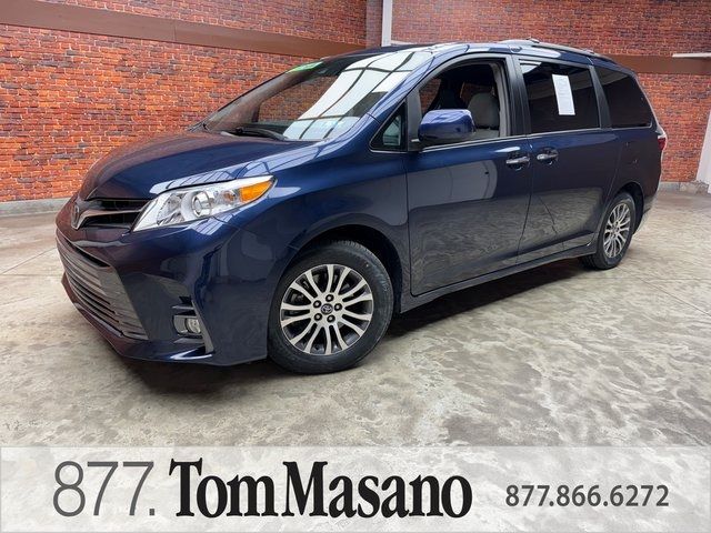 2018 Toyota Sienna XLE