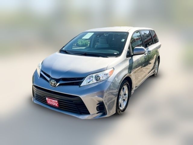 2018 Toyota Sienna LE