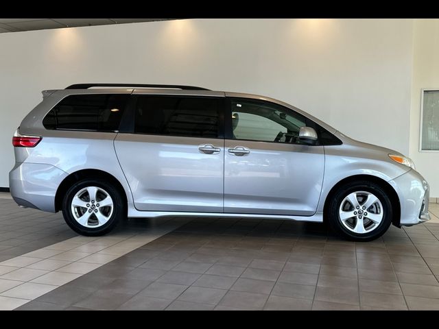 2018 Toyota Sienna LE