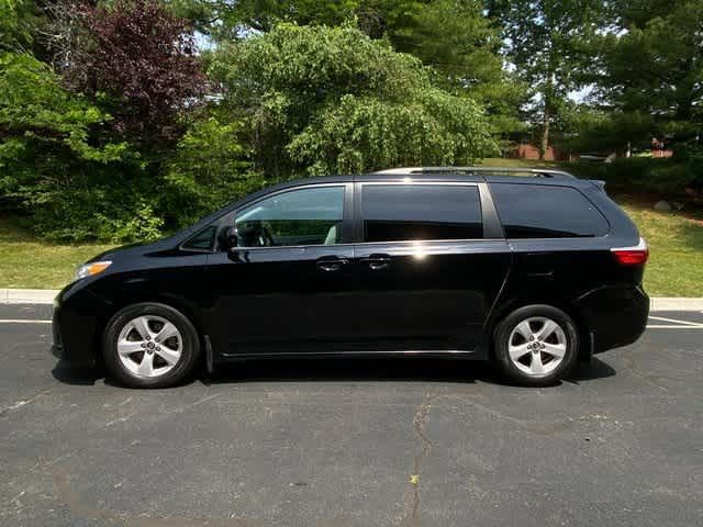 2018 Toyota Sienna LE