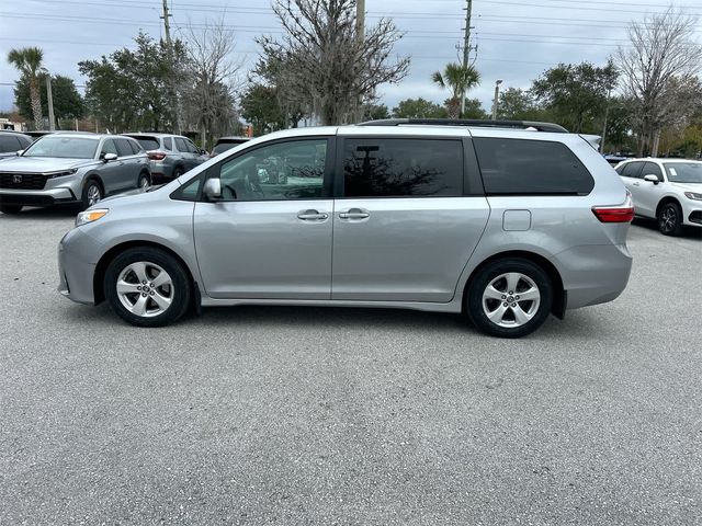 2018 Toyota Sienna LE