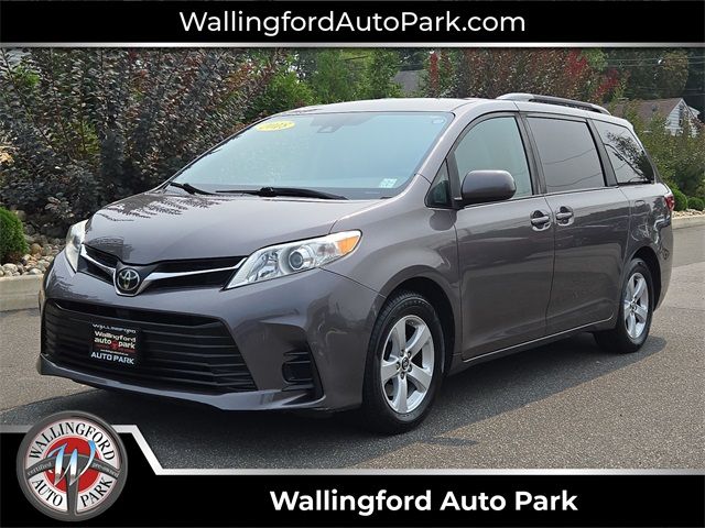 2018 Toyota Sienna LE