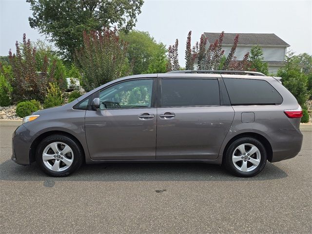 2018 Toyota Sienna LE