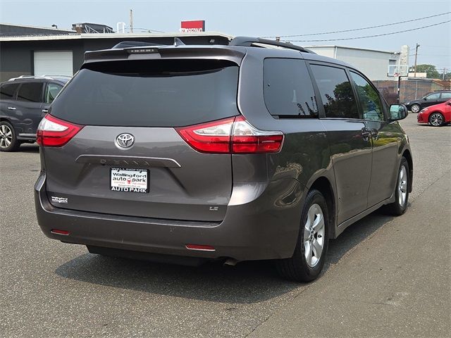 2018 Toyota Sienna LE