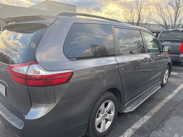 2018 Toyota Sienna 