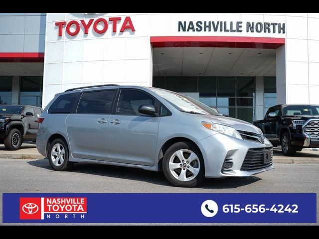 2018 Toyota Sienna LE