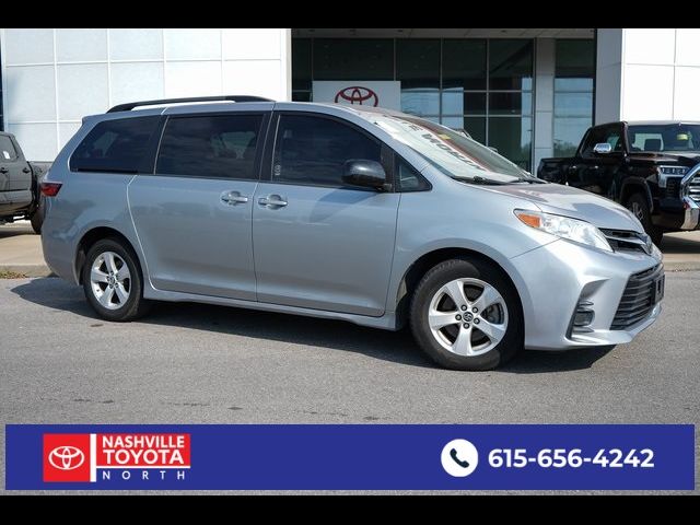 2018 Toyota Sienna LE