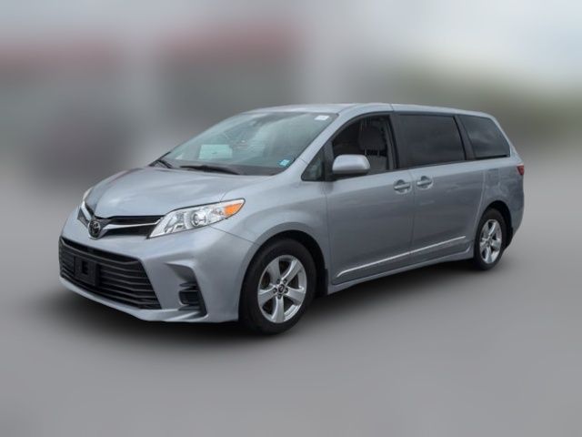 2018 Toyota Sienna LE Auto Access Seat