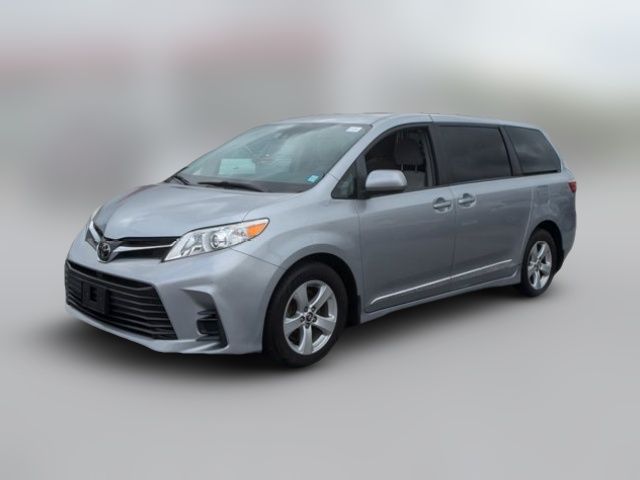 2018 Toyota Sienna LE Auto Access Seat