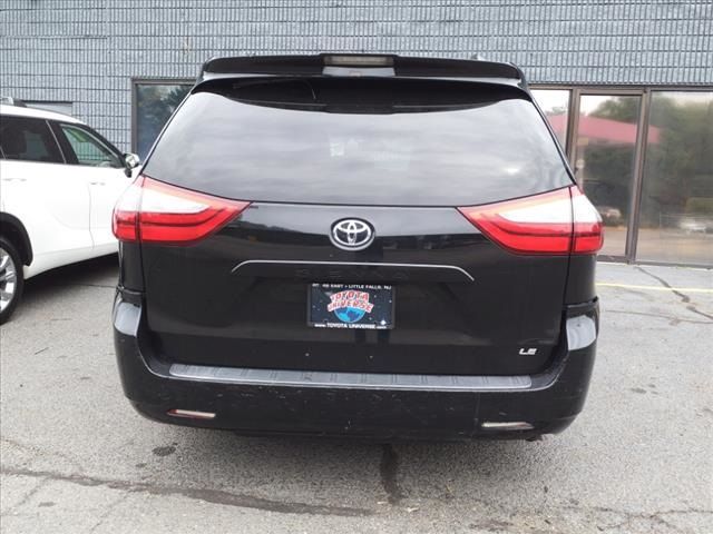 2018 Toyota Sienna LE