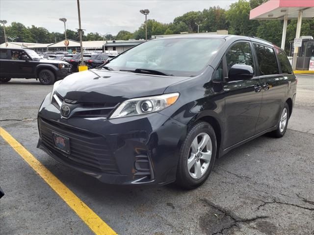 2018 Toyota Sienna LE