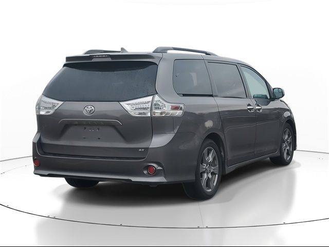 2018 Toyota Sienna 