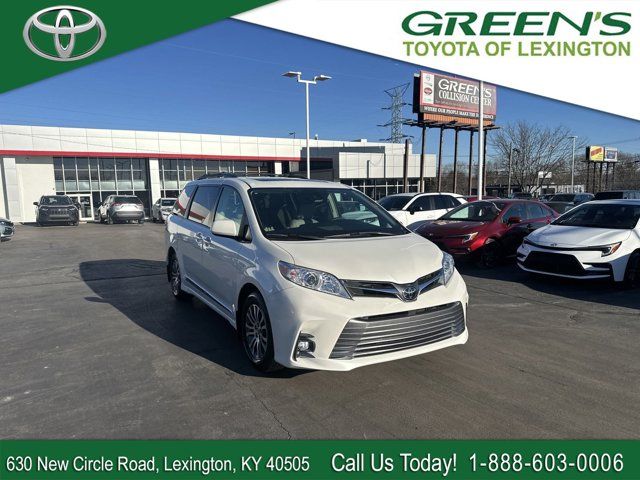 2018 Toyota Sienna XLE