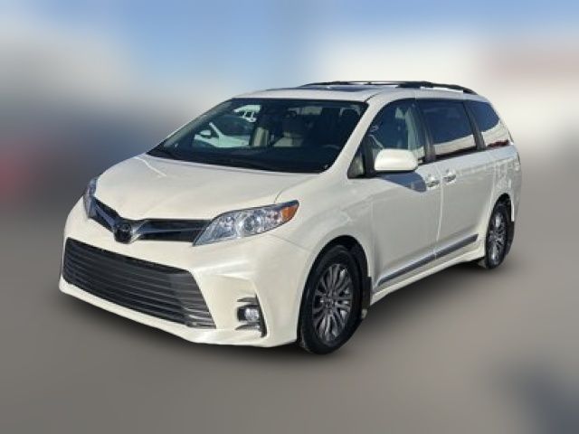 2018 Toyota Sienna XLE