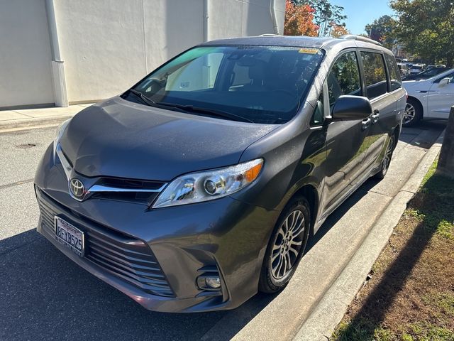 2018 Toyota Sienna 