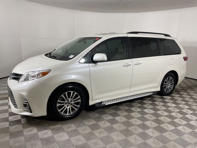 2018 Toyota Sienna XLE