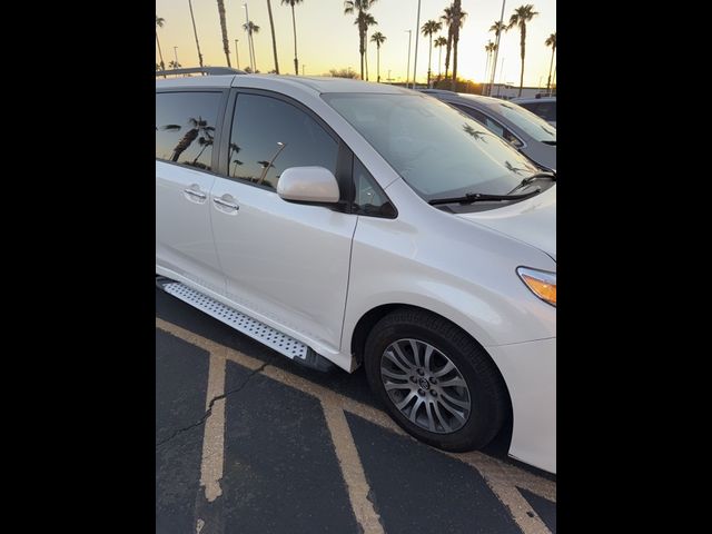 2018 Toyota Sienna 