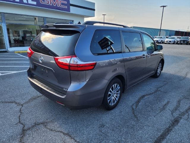 2018 Toyota Sienna 