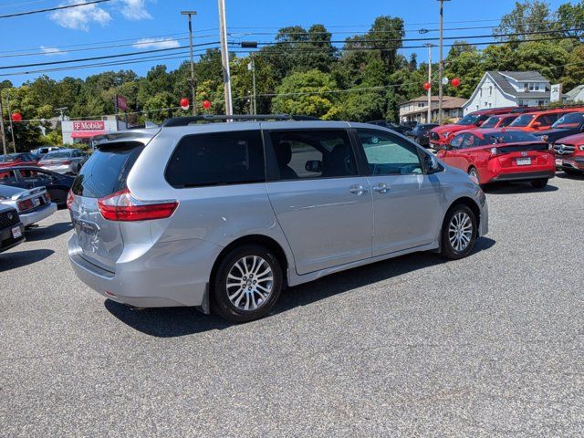 2018 Toyota Sienna XLE Auto Access Seat