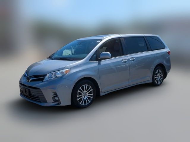 2018 Toyota Sienna XLE Auto Access Seat