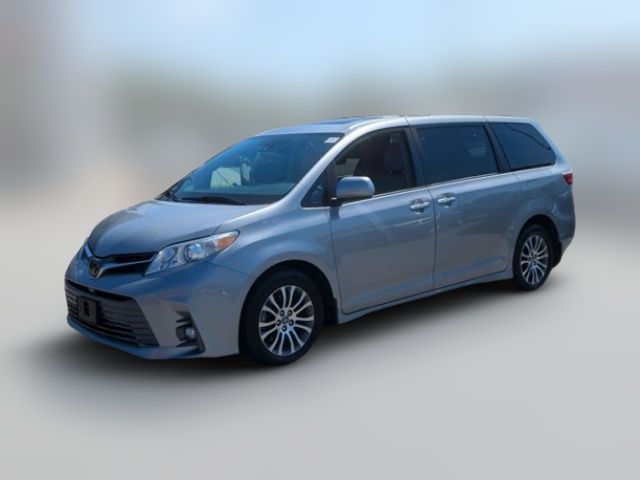 2018 Toyota Sienna XLE Auto Access Seat