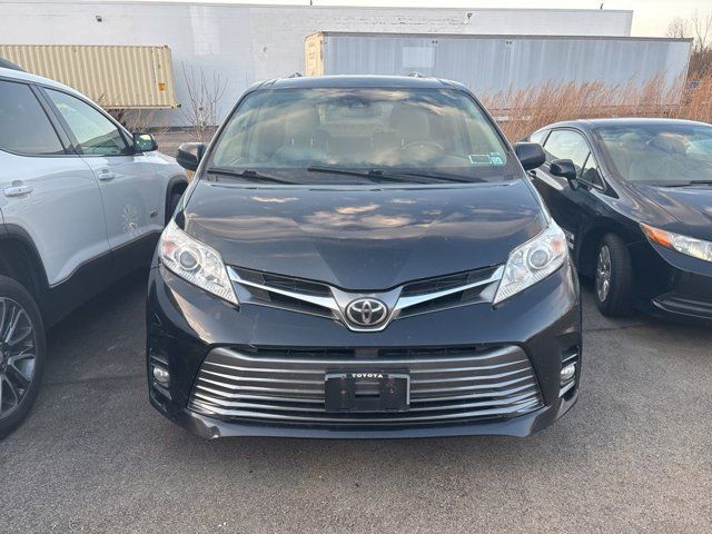 2018 Toyota Sienna 