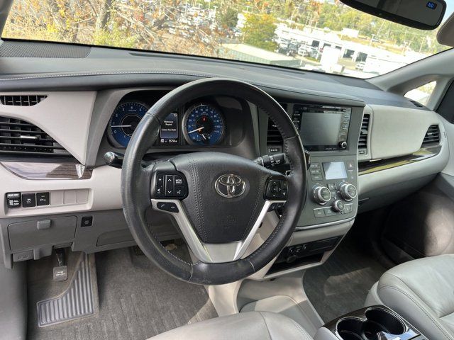 2018 Toyota Sienna XLE