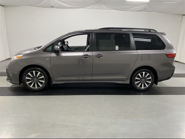 2018 Toyota Sienna LE