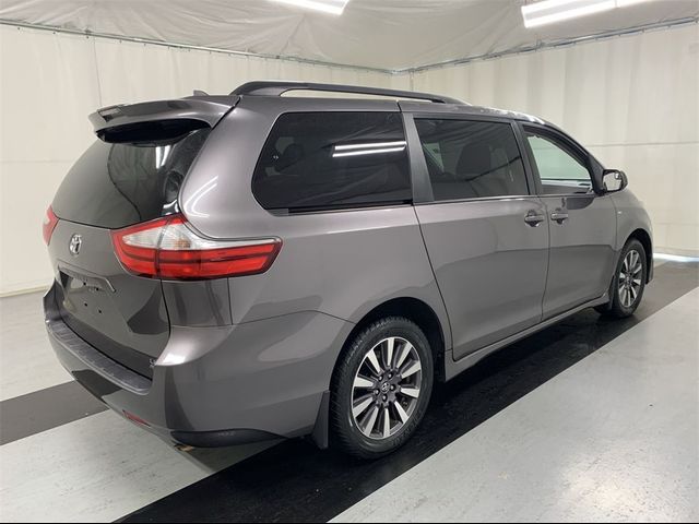 2018 Toyota Sienna LE