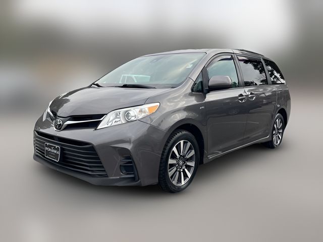 2018 Toyota Sienna LE