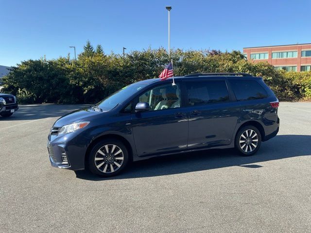 2018 Toyota Sienna LE