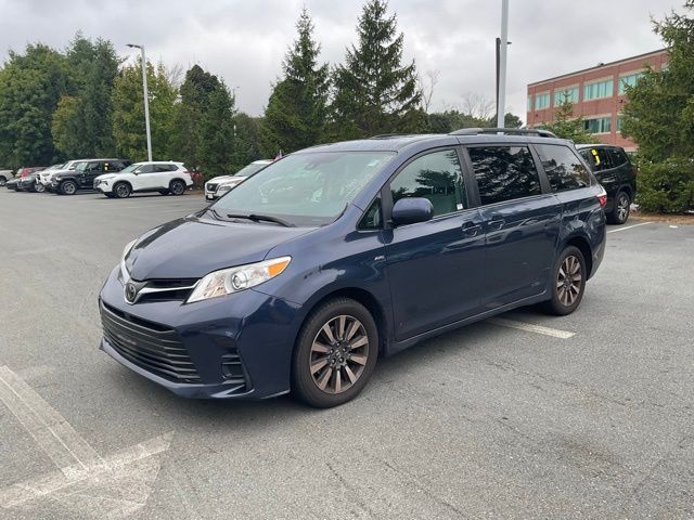 2018 Toyota Sienna LE