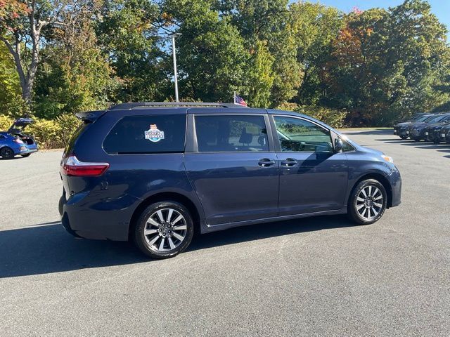 2018 Toyota Sienna LE