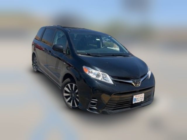 2018 Toyota Sienna LE