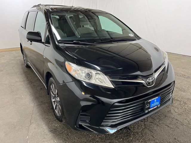 2018 Toyota Sienna LE