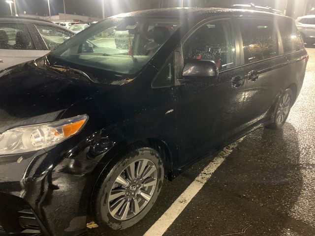 2018 Toyota Sienna LE