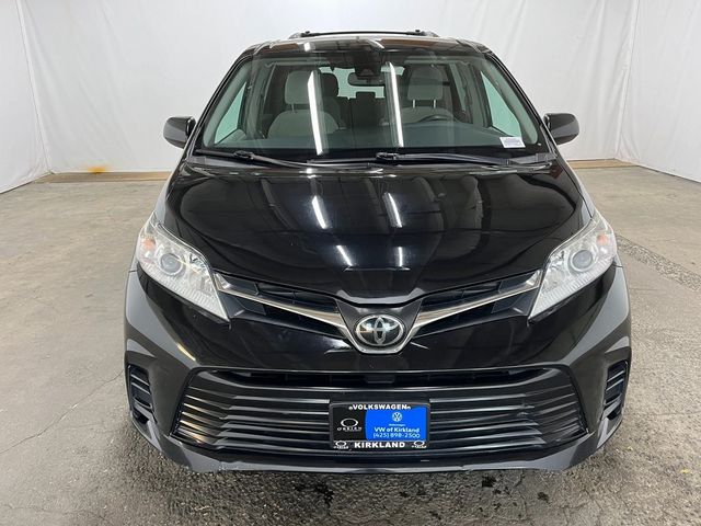 2018 Toyota Sienna LE