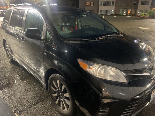 2018 Toyota Sienna LE