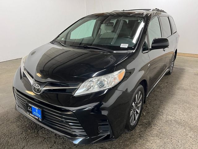 2018 Toyota Sienna LE