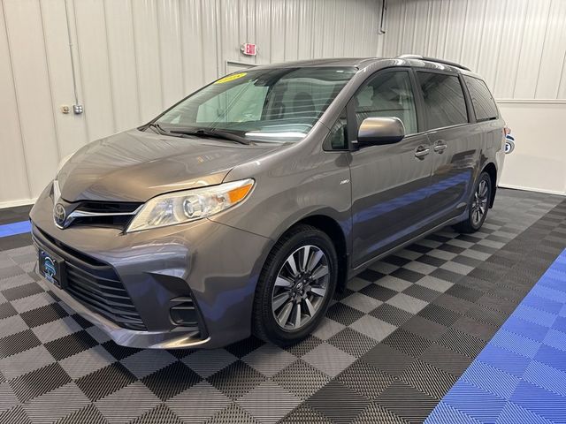 2018 Toyota Sienna LE