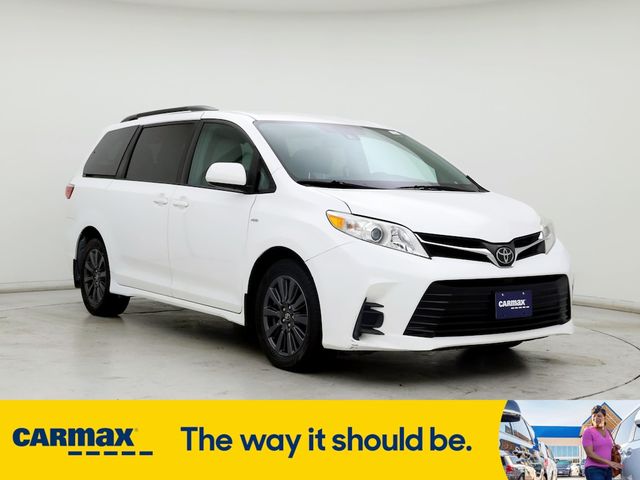 2018 Toyota Sienna LE