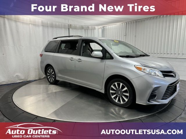 2018 Toyota Sienna LE