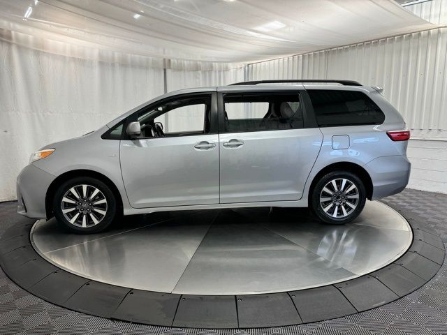 2018 Toyota Sienna LE