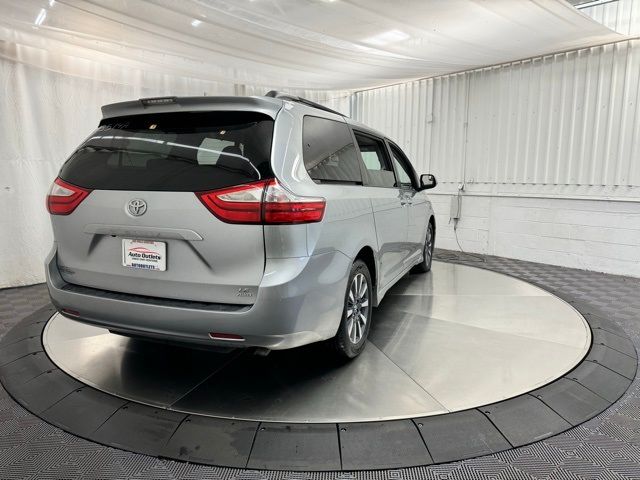 2018 Toyota Sienna LE