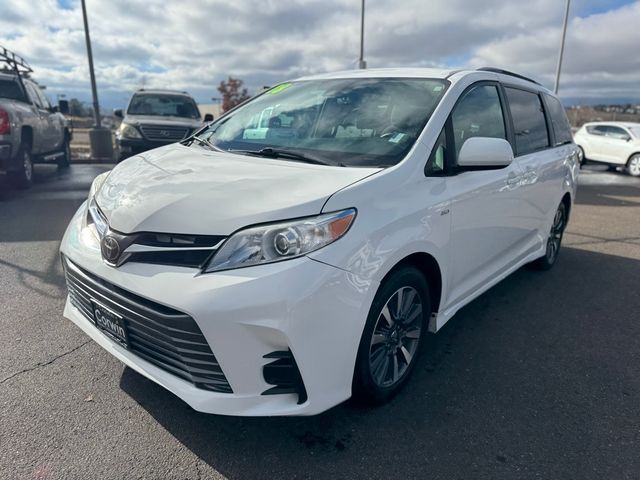 2018 Toyota Sienna LE