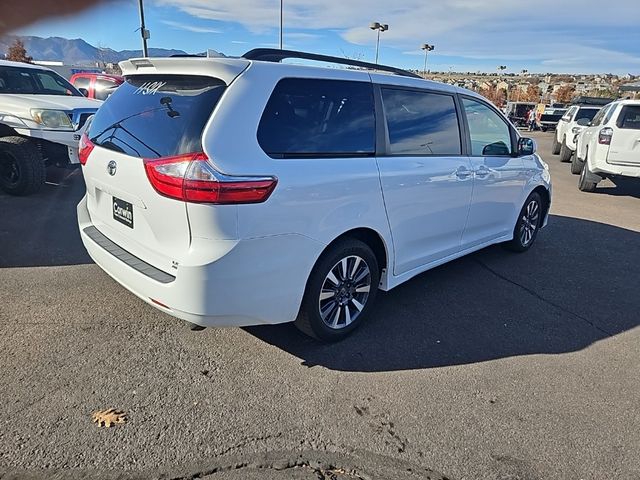 2018 Toyota Sienna LE