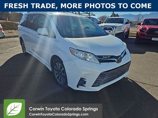 2018 Toyota Sienna LE