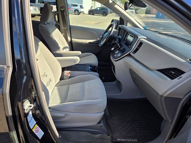 2018 Toyota Sienna LE